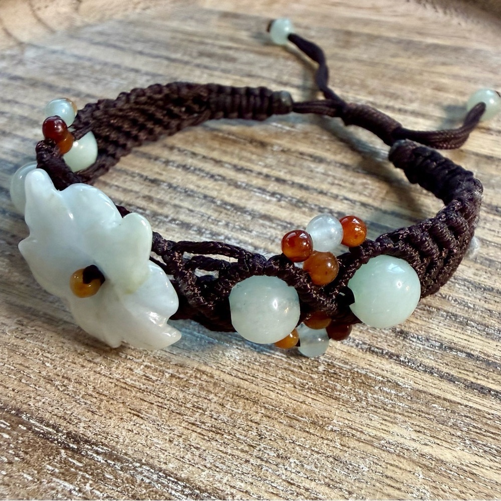 Elegant Floral Beaded Bracelet - Picture 4 of 5